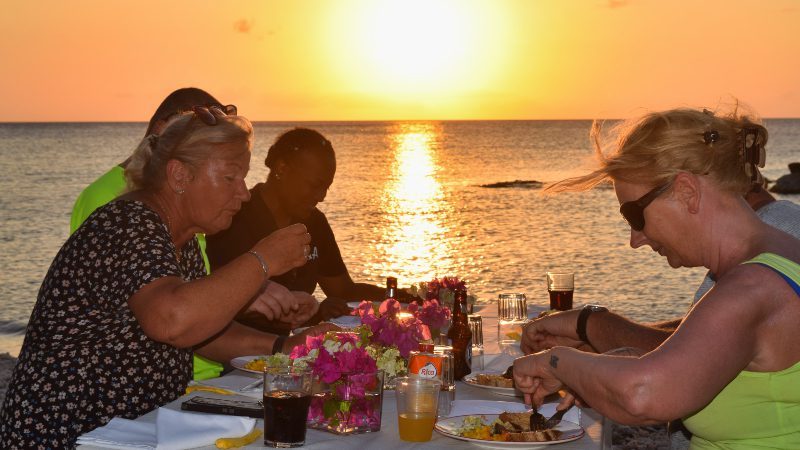 Noord- & Zuidkust: Buggy, boot & BBQ 19 BBQ strand sunset 800x450 1