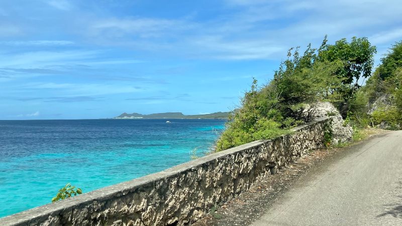 Van Curaçao naar Bonaire 10 Bonaire: rijden langs de kust