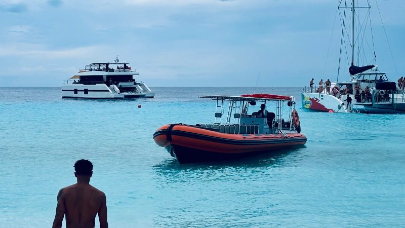 Klein Curacao met Powerboat 6 Powerboat bij klein curacao 800x450 1