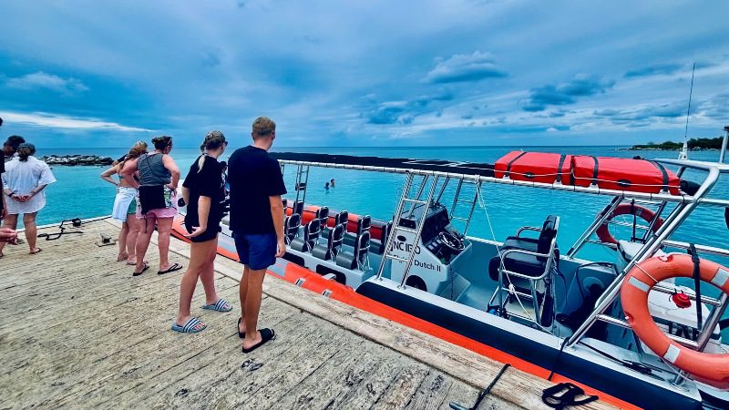 Klein Curacao met Powerboat 4 Powerboat inchecken jan thiel beach 800x450 1