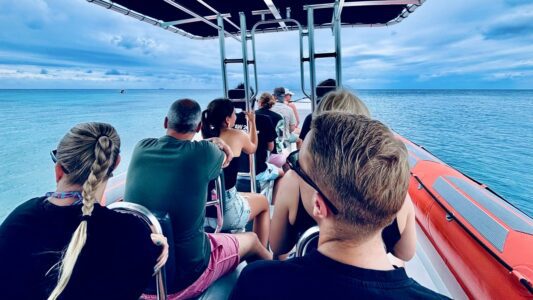 Powerboat vaart naar Klein Curacao