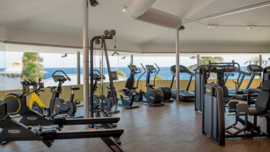 fitness curacao met zeezicht