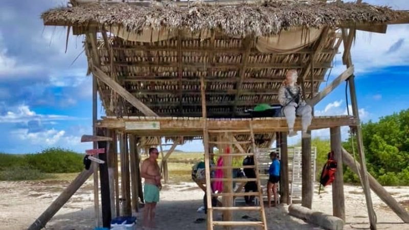 Klein Curacao met Powerboat 7 powerboat Klein Curacao beach hut 800x450 1