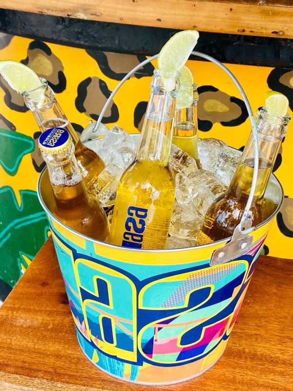 Happy Hours op Curacao 4 Happy Hour Curacao Brasa bucket