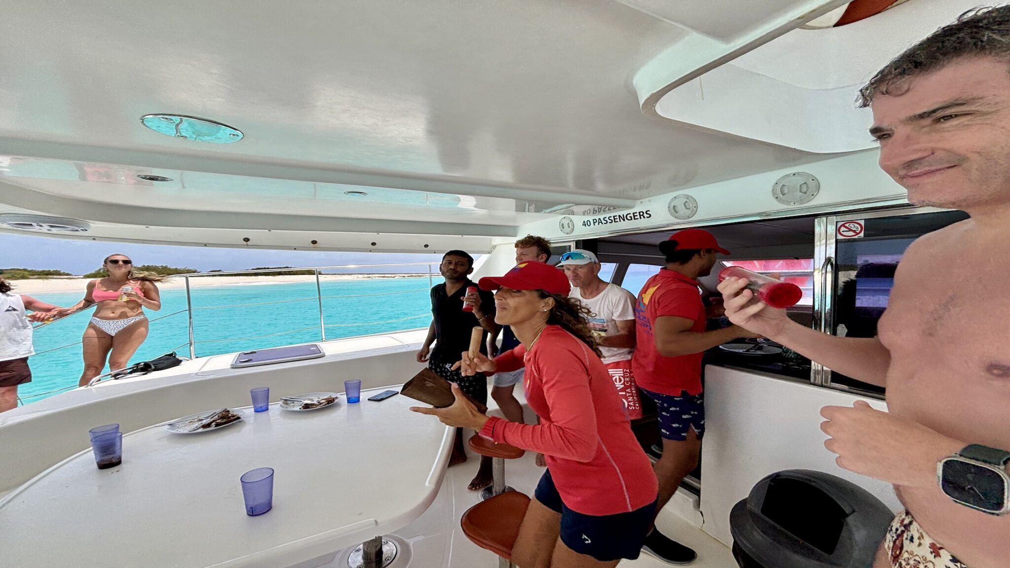 Klein Curacao met TopCat 12 Bemanning danst H scaled