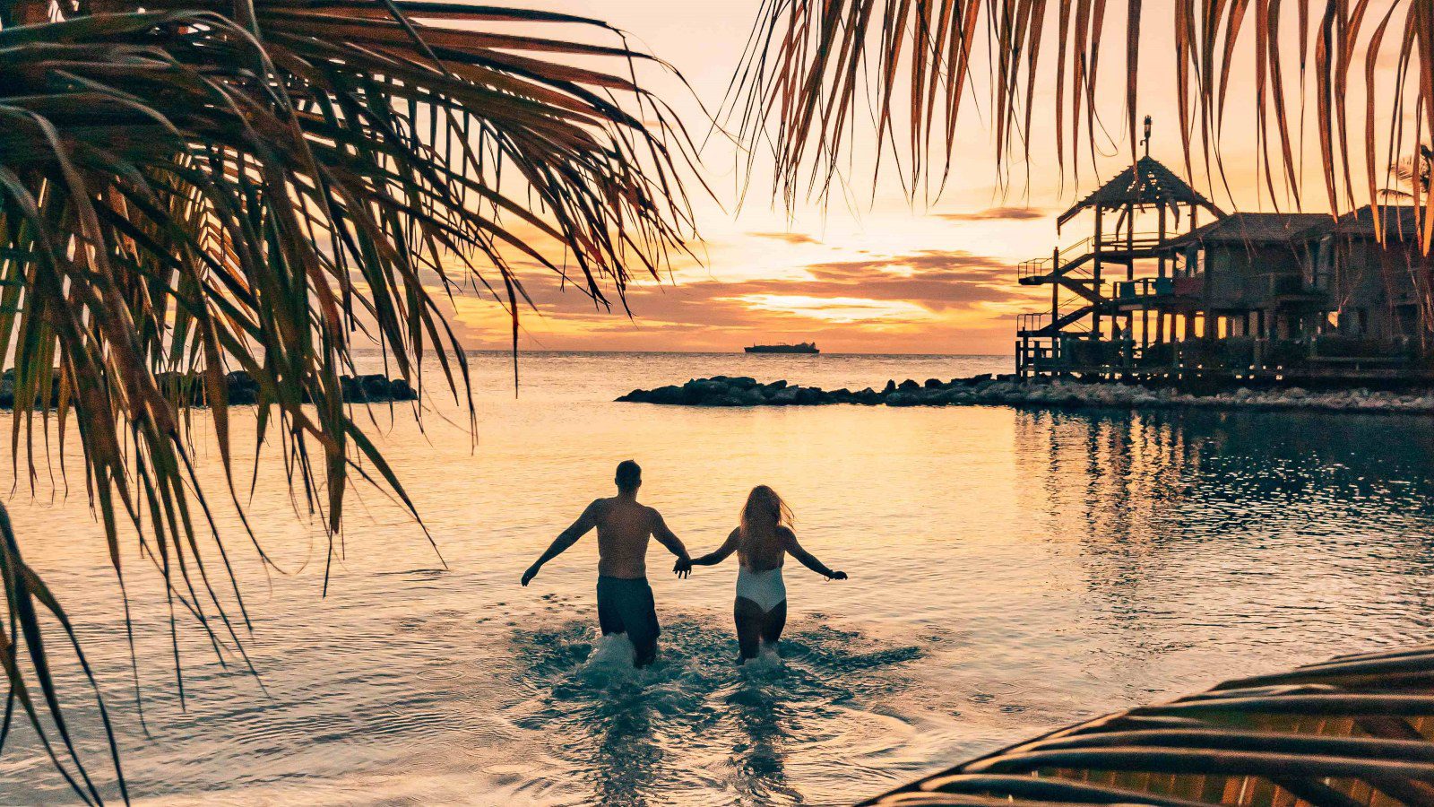 6 Redenen waarom Avila Beach Hotel jouw ultieme vakantieadres op Curaçao is 11 Avila Beach Hotel Curacao sunset