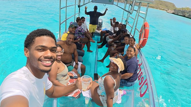 Glasbodem boot 6 glassbottom boat curacao2 800x450 1